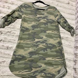 Camo Dress. NEVER WORN. Mikey & Joey. Size Large